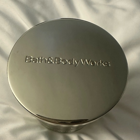 Bath and Body Works scented signature candles *two for price of one* - Picture 6 of 8
